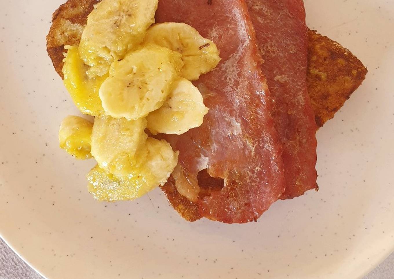 French toast with bacon and caramelized bananas