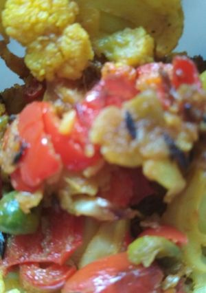 A picture of Cauliflower red bell pepper stir fry.