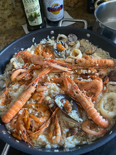 Una foto de Paella de marisco