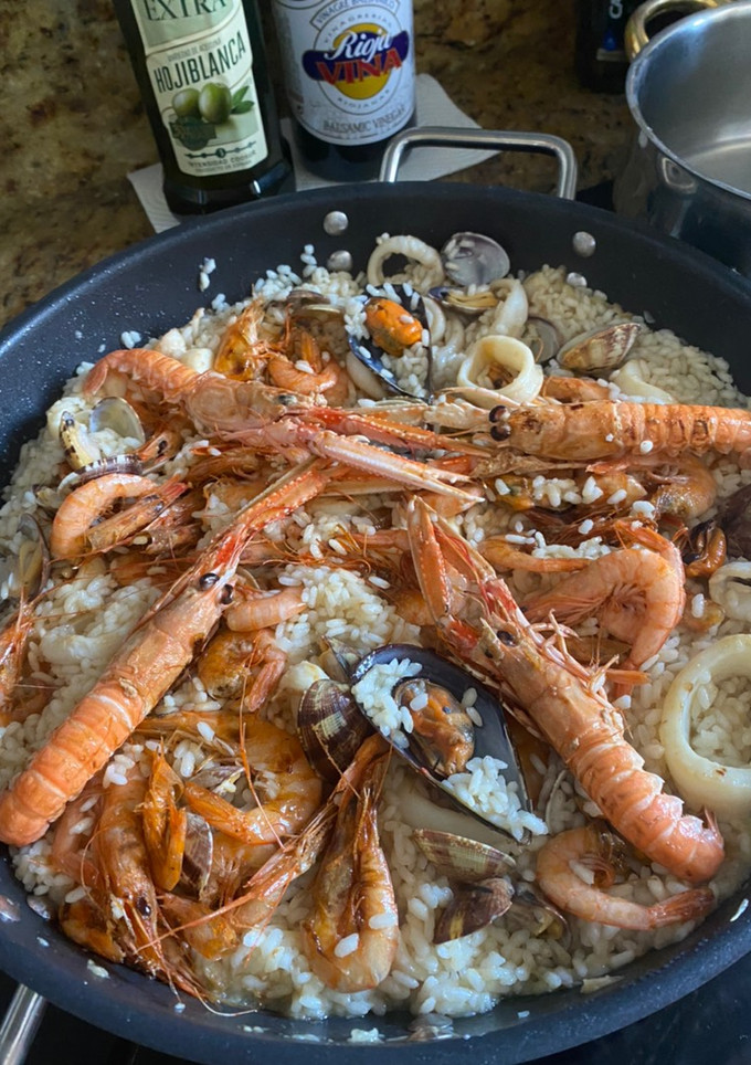 Una foto de Paella de marisco