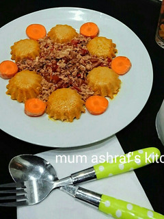 A picture of Moimoi wit egg sauce.