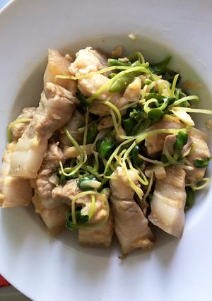 รูปของ คีโตต้นอ่อนสวรรค์ผัดหมูสามชั้น