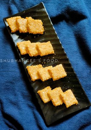 तीळवडी (tilwadi recipe in marathi) रेसिपी चे मुख्य फोटो 