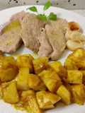 Filetes de jamón al ajillo y patatas salteadas con curry