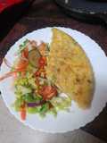 Tortilla de papas con cebolla frita y perejil picado