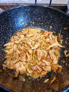 Una foto de Pollo con almendras y salsa Tamari