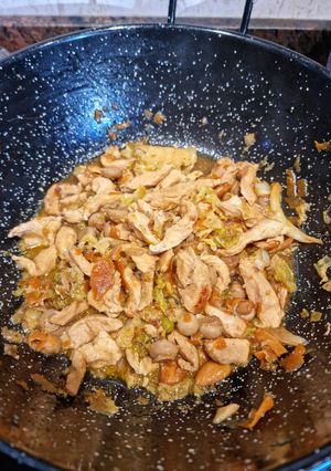 Una foto de Pollo con almendras y salsa Tamari