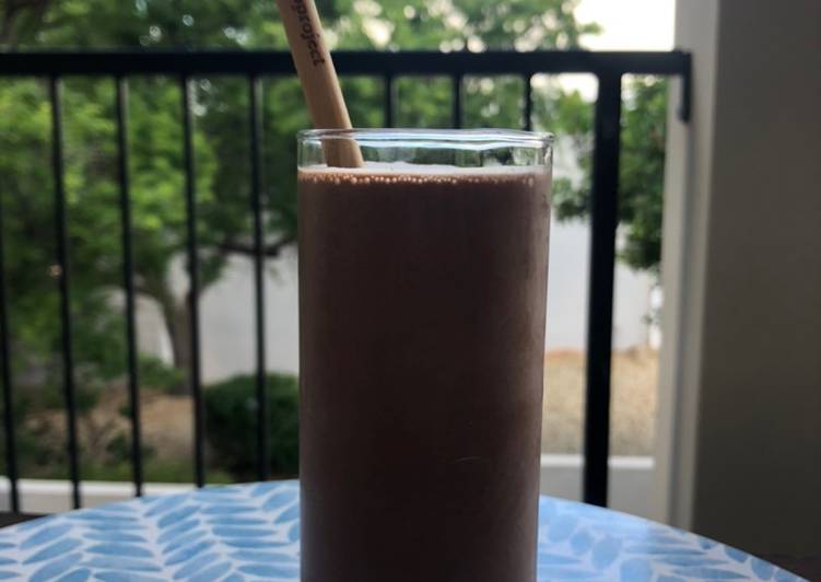 Simple Way to Prepare Speedy Chocolate and Peanut Butter Smoothie