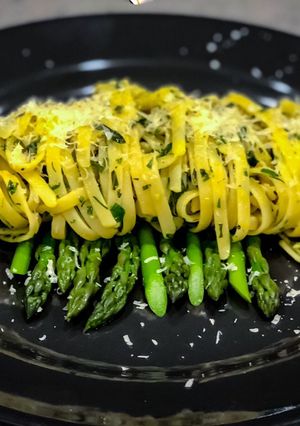 A picture of Spicy linguine aglio olio with greens and asparagus.
