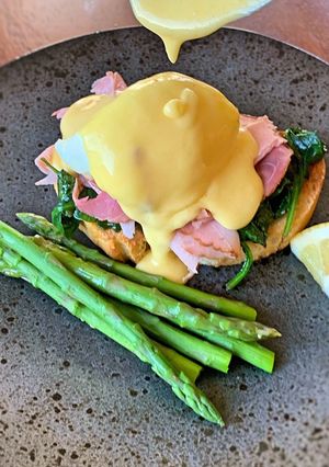 A picture of Hollandaise.