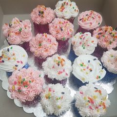 A picture of Yummy cup cakes.