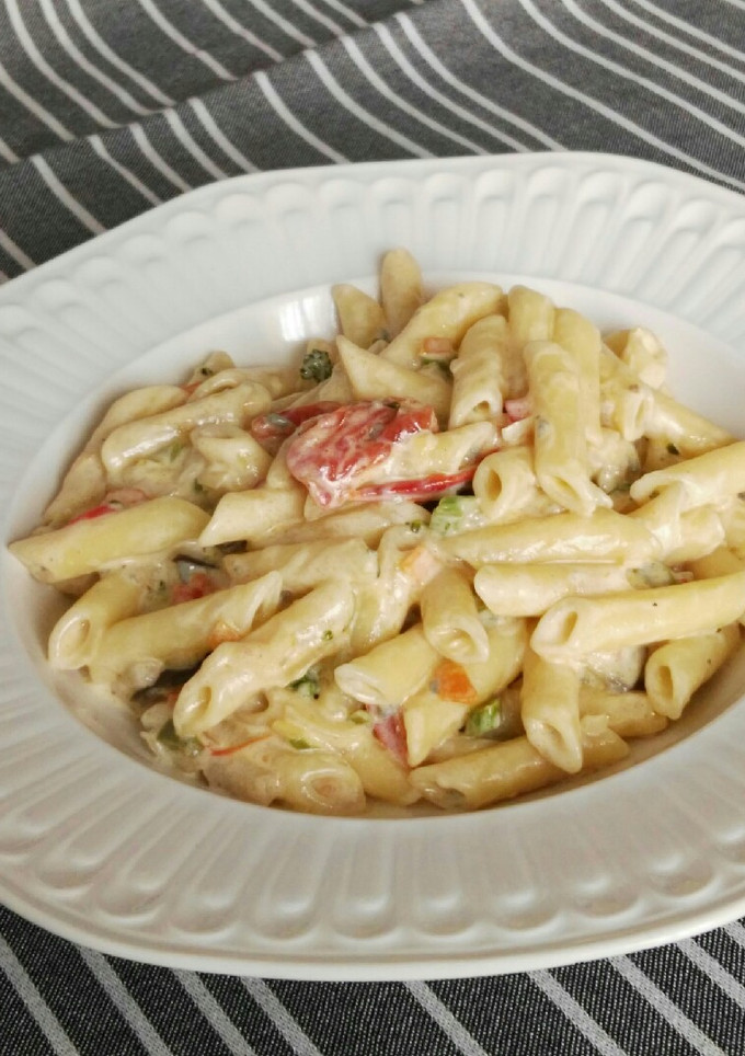 Una foto de Macarrones con verduras al queso Azul