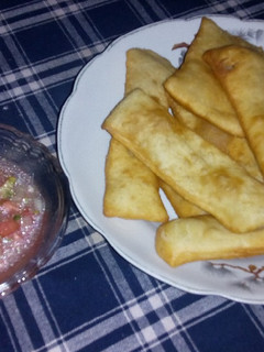Una foto de Sopaipillas con pebre