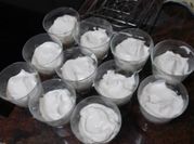 Una foto de mousse de limón sin leche condensada