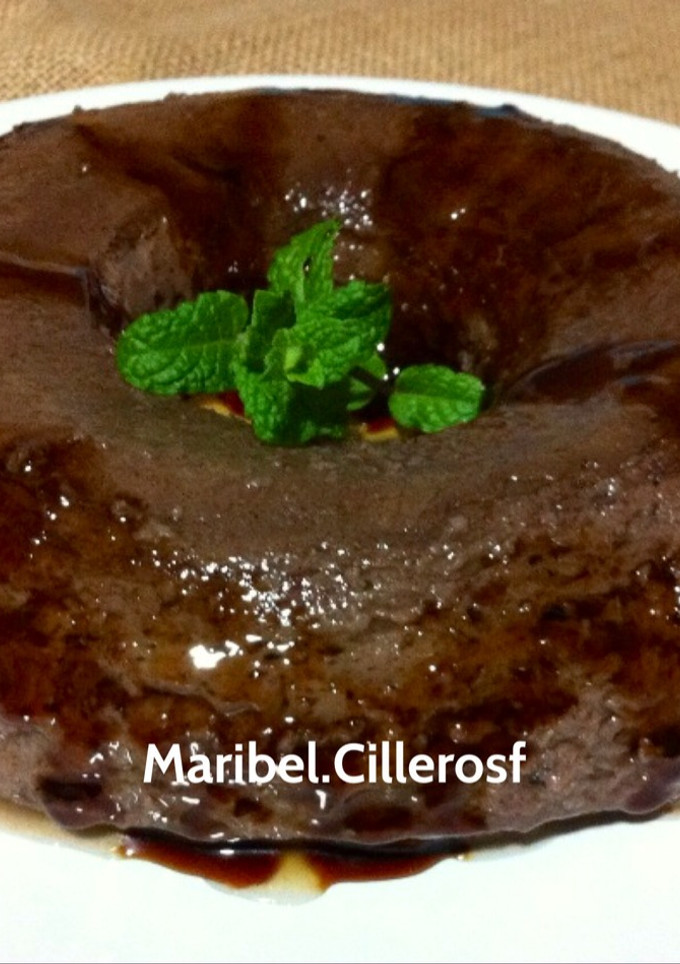 Una foto de Flan de leche condensada y cacao en el microondas