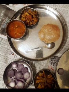पूरी (poori recipe in Hindi) रेसिपी मुख्य फोटो