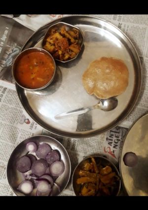 पूरी (poori recipe in Hindi) रेसिपी मुख्य फोटो