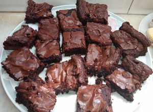 Una foto de Brownies sin manteca y con chocolatada