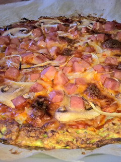 Una foto de Pizza con base de calabacín