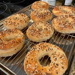 A picture of Everything Bagels.