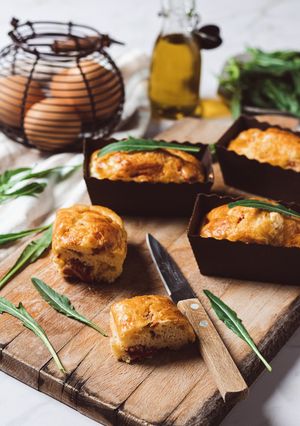 Une photo de Mini cakes pimientos feta