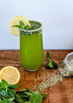 A picture of Fennel seeds and mint lemonade.