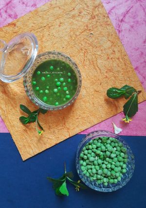 मटार ऊसळ (matar usal recipe in marathi) रेसिपी चे मुख्य फोटो
