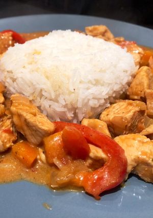 A picture of Random chicken with veg stew.