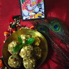 A picture of Mawa Makhana Ladoo.