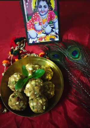 A picture of Mawa Makhana Ladoo.
