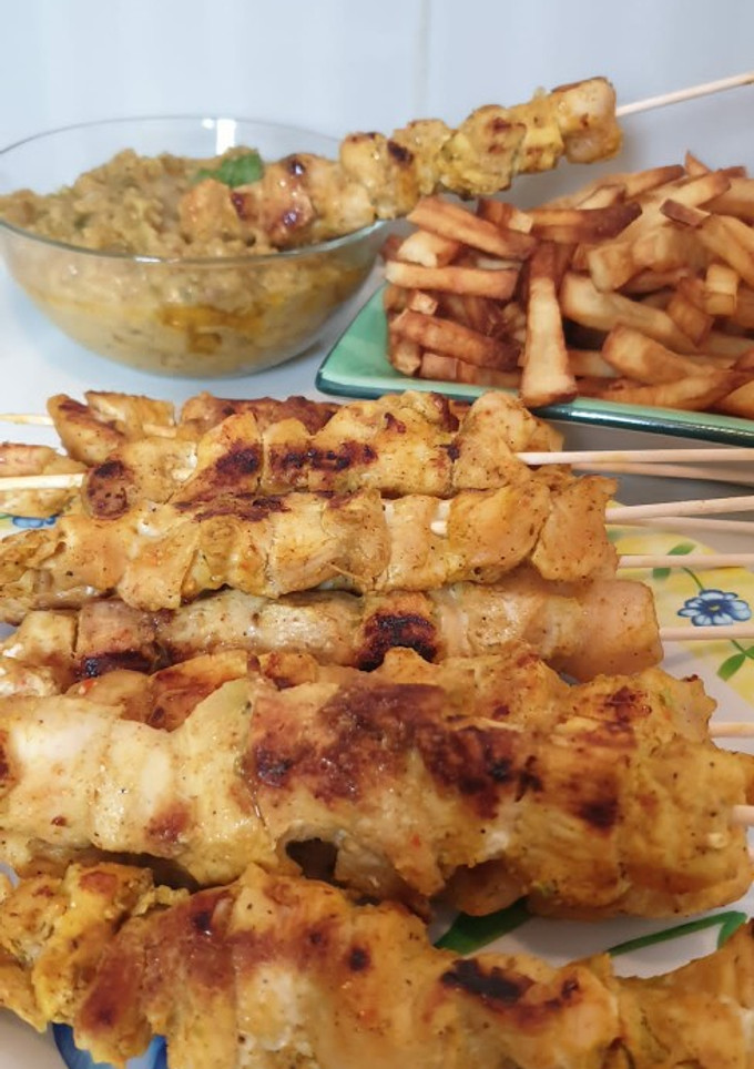 Una foto de Brochetas de pechuga de pollo al curry