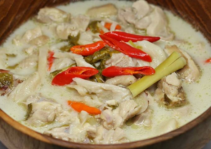 Resep Tom Kha Gai (Thai Coconut Chicken Soup) yang Menggugah Selera
