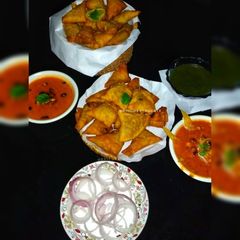 A picture of Hyderabadi irani samosas.