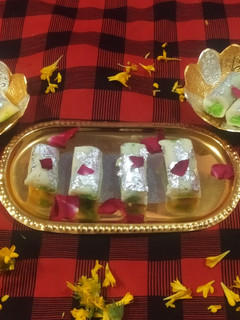 काजू पिस्ता रोल (kaju pista roll recipe in Hindi) रेसिपी मुख्य फोटो