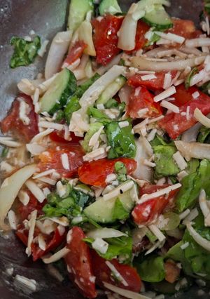 O poză a rețetei Salata de Roșii cu Brânză🍅🥒🧅🍞🧂.