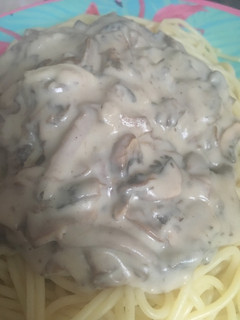 Una foto de Salsa blanca con champiñones