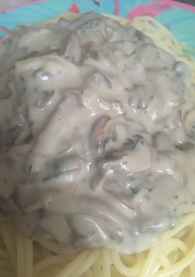 Una foto de Salsa blanca con champiñones
