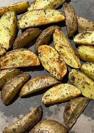 Foto resep Garlic Herb Potato Wedges