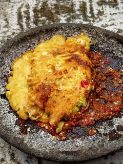 Foto resep Telur dadar sambal teri penyet