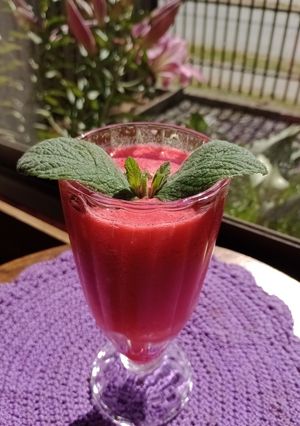 Una foto de Jugo natural de frambuesa con limón