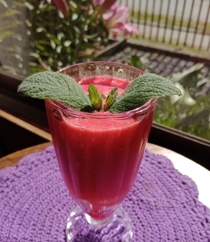 Una foto de Jugo natural de frambuesa con limón