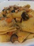 Paccheri con Tonno, Pomodorini, Olive Nere, Capperi e Zafferano