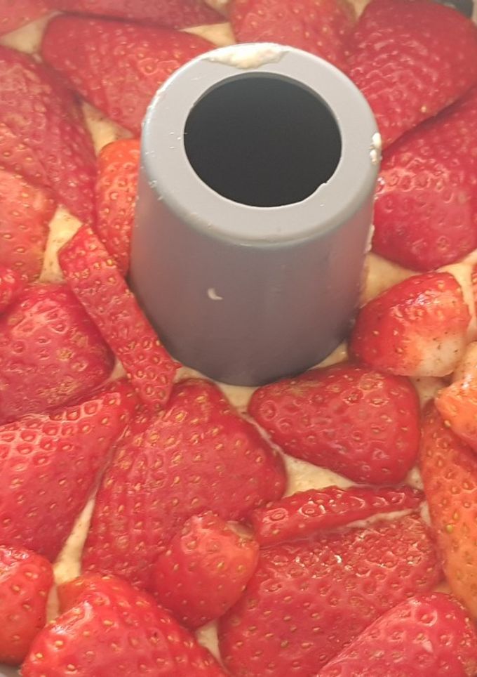 Una foto de Bizcocho integral de fresas y arándanos, sin azúcar. Thermomix
