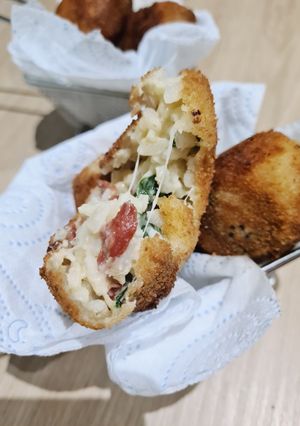 Une photo de Arancinis fourrés à la mozzarella
