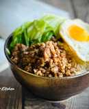 來碗魯肉飯