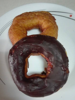 Una foto de Berlinas (donuts) normales o de chocolate de Homer Simpson