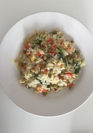 Una foto de Arroz con lo que hay