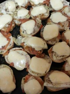 Una foto de Pizzetas de pan rápidas