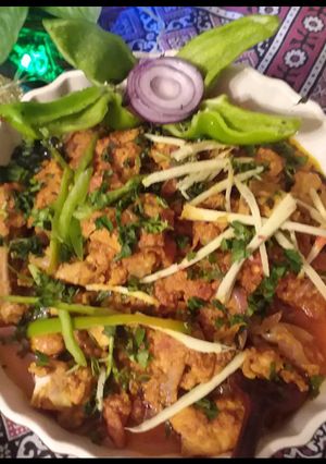 A picture of Sindhi chicken dahba style karia 😋😋😋.