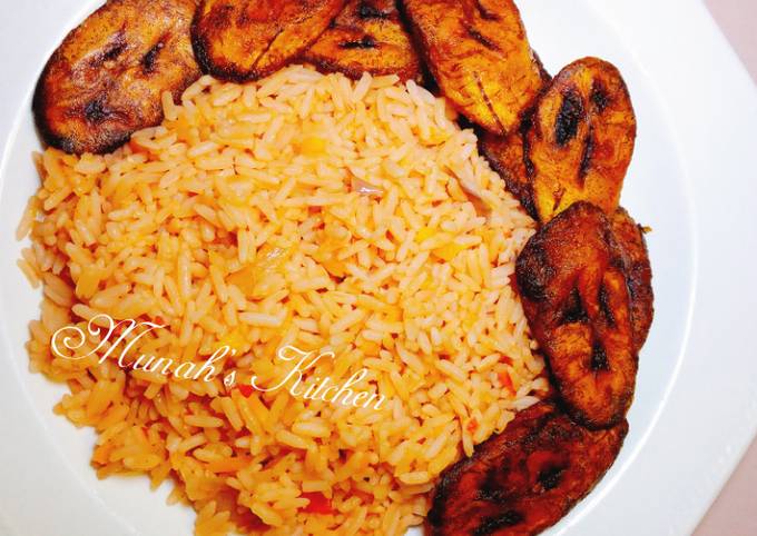 Simple jollof rice/ fried plantain